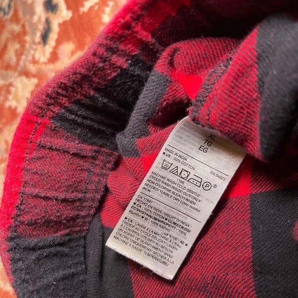 Old Navy, black and red flannel sleep pajamas with top tie size XL - Picture 6 of 7